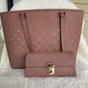 Michael Kors dusty rose wallet in the bag set